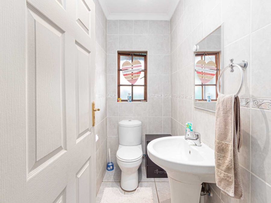 3 Bedroom Property for Sale in Meerhof North West